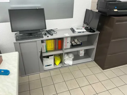 Lagermöbel, Büro- und Lagermöbel – RESALE