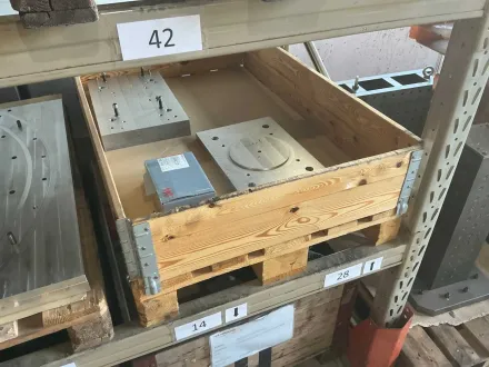 Set aus Drehtischen, Trennwänden und Präzisionsklemmzubehör – RESALE