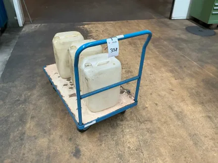 Transportwagen auf Rädern mit Inhalt – RESALE