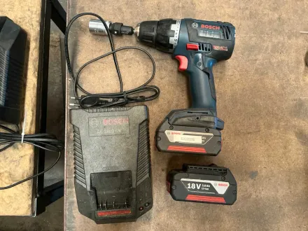 Bosch 18V Akkubohrer mit 2 Batterien und Ladegerät – RESALE