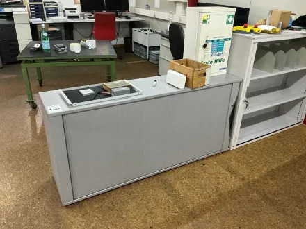 Aufbewahrungsschrank Büro- und Aufbewahrungsmöbel mit Erste-Hilfe-Medizinschrank – RESALE