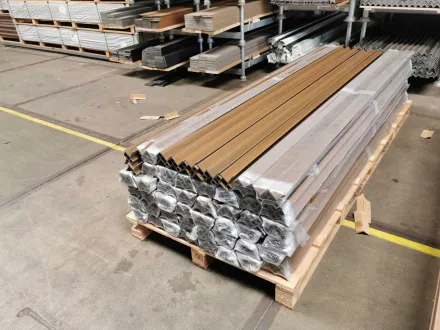 60x verbundes Eckprofil braun/teakholz für die Fassadenverkleidung – 280 cm lang – RESALE