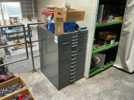 Schubladenwerkstatt-Schrank Industrie-Metallschrank mit Schaft aus Schrauben, Bolzen und Befestigung – RESALE