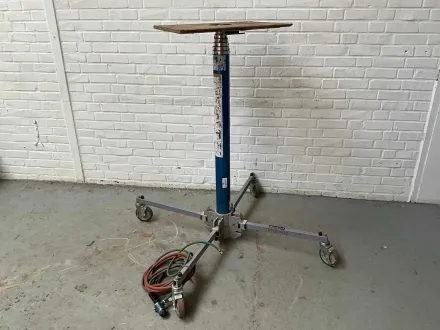 Genie GH-5.6 Pneumatischer Materiallift – RESALE