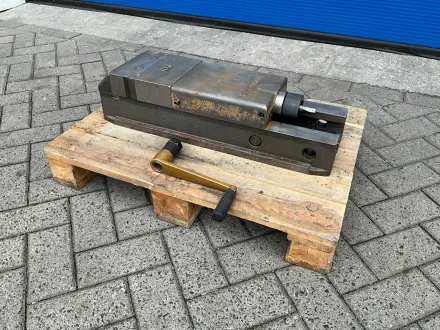 Gressel – Hydraulischer Maschinenschraubstock – RESALE