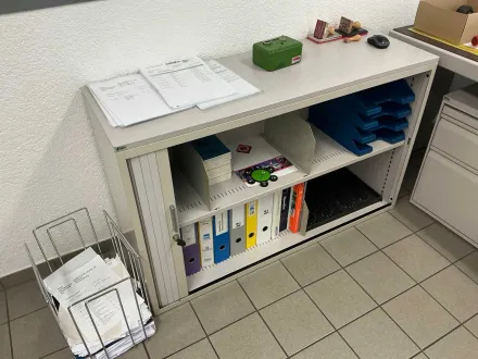 Lagermöbel, Büro- und Lagermöbel – RESALE