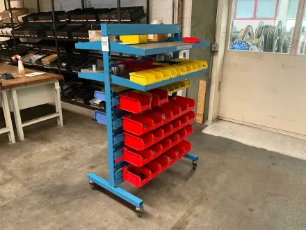 Mobiler Schraubenwagen mit Sichtlagerkästen – RESALE
