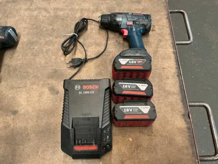 Bosch 18V Akkubohrer mit 3 Batterien und Ladegerät – RESALE