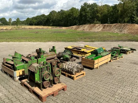 John Deere Ersatzteile für selbstfahrende Futtererntemaschinen der 6000 / 7000 Serie – ca. 10 Palett – RESALE