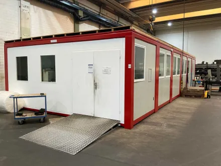 Lagercontainer, industrielles modulares Büro / vorgefertigter Werkstattraum mit Zugangsrampe – RESALE