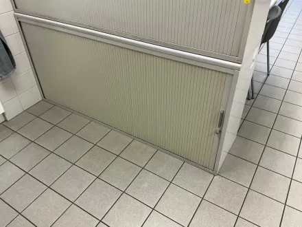 Lagermöbel, Büro- und Lagermöbel – RESALE