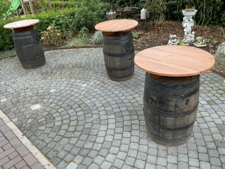 Weinfässer als Stehtische (4x) – RESALE