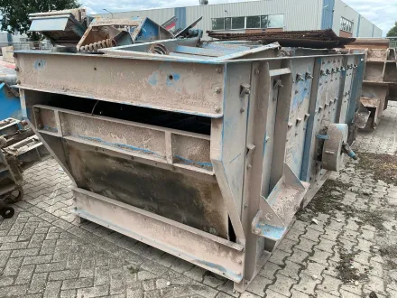 3-Deck-Vibrationsschirm – VU3F-1545Q – Mobiler Bildschirm installiert – RESALE