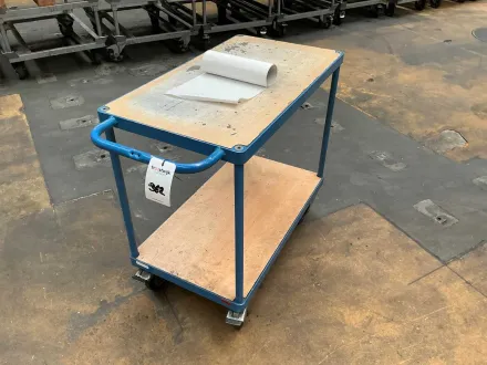 Transportwagen auf Rädern mit Regalen – RESALE