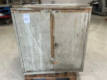 Materialschrank mit Inhalt – RESALE