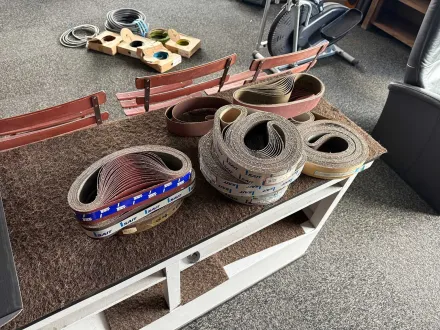Verschiedene Schleifbänder – RESALE