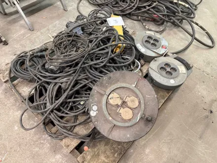 Verlängerungskabelspulen und Kabel – RESALE