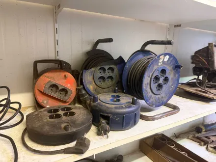 Verlängerungskabelspulen und Kabel – RESALE