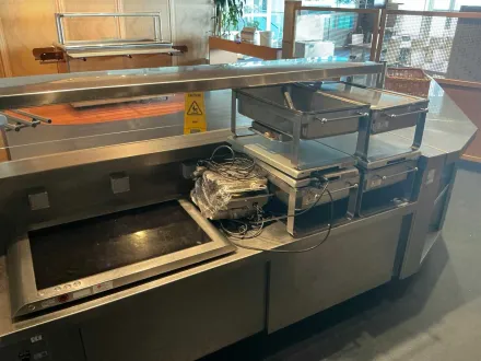 Verschiedene Grillplatten mit Tabletts (6x) – RESALE
