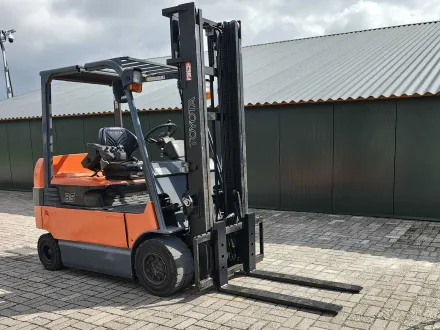 Toyota - 2010 - 7FBMF35 - Gabelstapler – RESALE