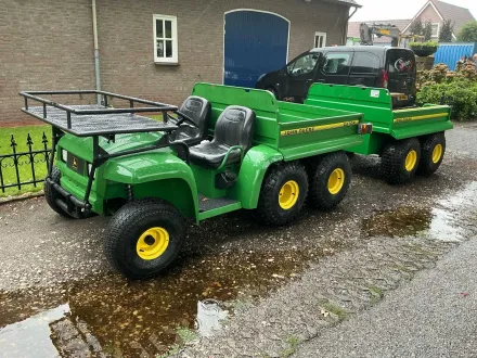 John Deere Gator 6x4 UTV mit Trailer – RESALE
