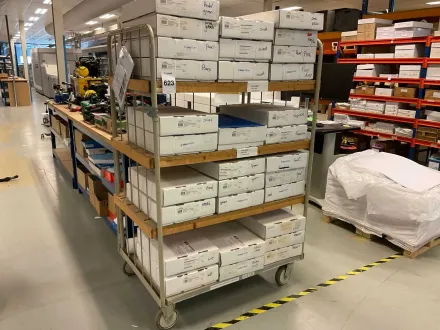 Igepa-Papierblätter im Regalwagen – RESALE