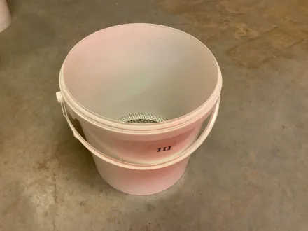 Plastik-Sieb-Eimer (60x) – RESALE
