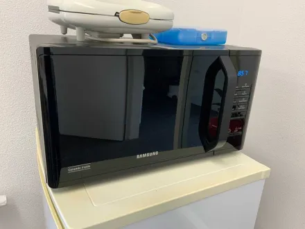 2022 Samsung MS23K3513AK Mikrowelle inklusive Sandwichmaschine – RESALE