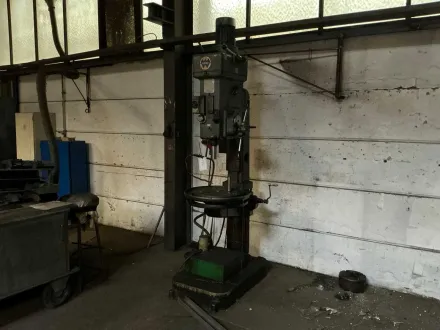 1983 WEBO Säulenbohrmaschine mit Vorgelege – RESALE