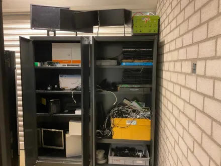 Aktenschränke mit verschiedenen IKT – RESALE