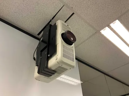 Panasonic PT-MZ670 Projektor – RESALE