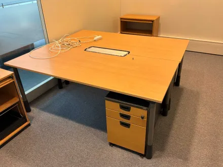 KINNARPS-Schreibtische (2x) – RESALE
