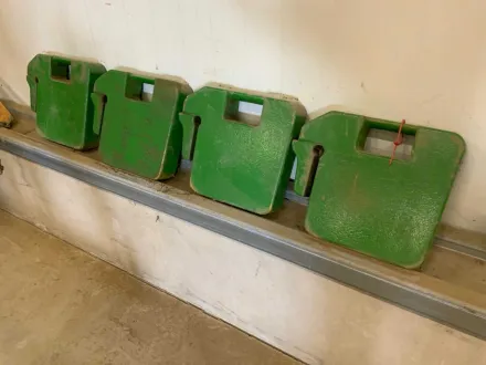 John Deere WF1 Traktor-Frontgewichte (4x) – RESALE