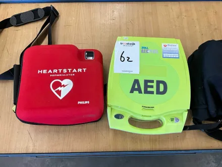 Defibrillator (2x) – RESALE