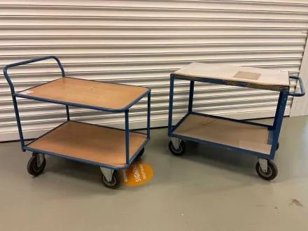 Fetra-Regalwagen (2x) – RESALE