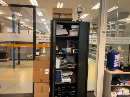 Aktenschrank mit Bürobedarf – RESALE
