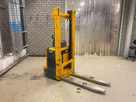 2000 Jungheinrich EJC10 Stacker – RESALE
