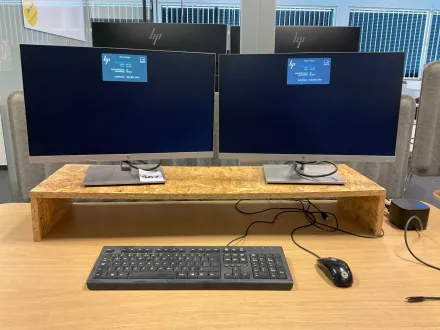 HP E233 Monitore und Dockingstation – RESALE