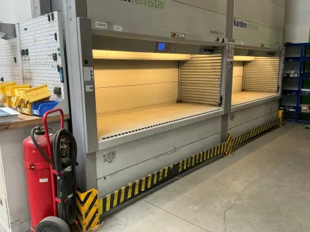 Kardex Remstar - Schuttle XP 500 2450x813x7150 - 2012 - Paternoster-Speichersystem – RESALE