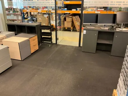 Verschiedene Büromöbel – RESALE