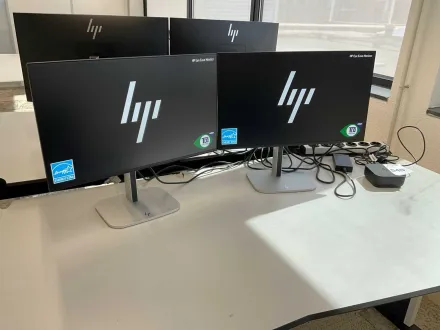 HP 524pf Monitore und Dockingstation (2x) – RESALE