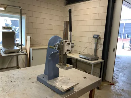 Bernardo Gear Press – RESALE