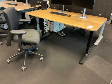 Girsberger-Schreibtisch und Drehstuhl – RESALE