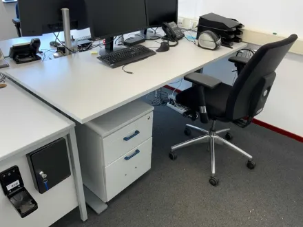 Pendelschreibtisch mit Bürostuhl – RESALE
