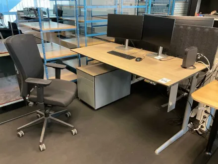 Ashend-Schreibtisch, Drehstuhl und Schubladeneinheit – RESALE