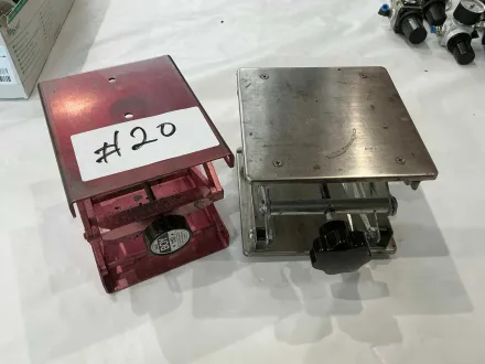 Labor-Hubtisch (2x) – RESALE