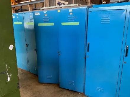 Schrank, mit Inhalt – RESALE