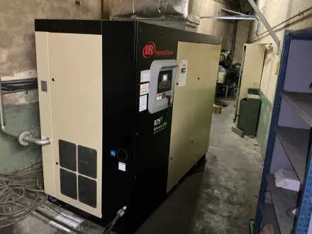 2019 Ingersoll Rand R75n Schraubluftkompressor – RESALE