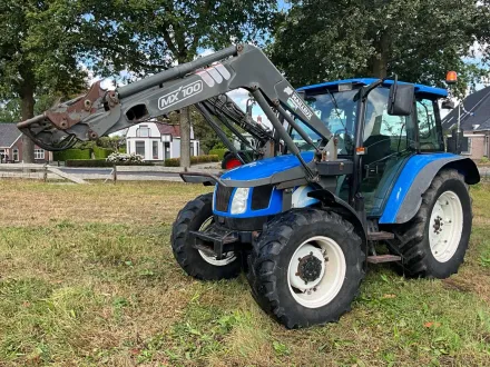 2005 New Holland TL80A Allradtraktor mit Mailleux-Frontlader – RESALE