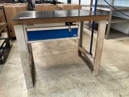 Garant Werkbank mit Lampe – RESALE